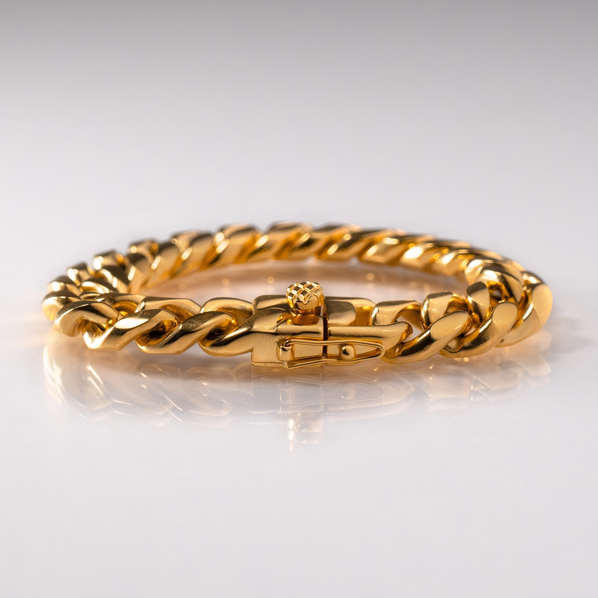 picture of our best seller : Gold Star - Cuban 18K Gold Plate Bracelet 8-12mm